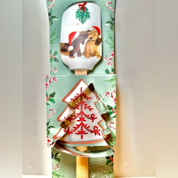 Christmas Dachshunds in Santa Hats Kissing Under Mistletoe + Tree Cookie Cutter - Picture 2 of 6